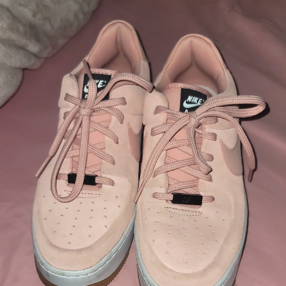 Nike Women's Pink Sneakers